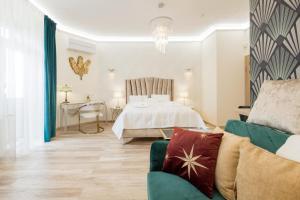 Shining Feather Studio