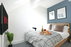 Central Buckingham Apartment #4 with Free Parking, Pool Table, Fast Wifi and Smart TV with Netflix by Yoko Property - 白金汉