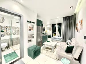 Luxury Studio House 589-1