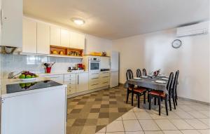 Awesome Apartment In Medulin With Wifi