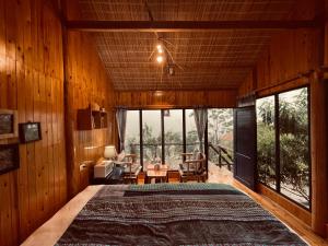 H’nee House Ta Van