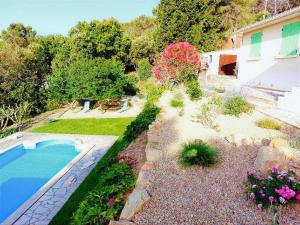 Maisons de vacances Scenic villa in Saint Nazaire with private pool : photos des chambres