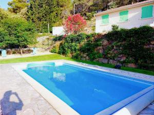 Maisons de vacances Scenic villa in Saint Nazaire with private pool : photos des chambres