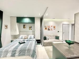 Luxury Studio House 589-1