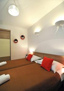 Rooms & Apartments 72