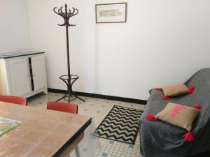 Maisons de vacances Charmante maison a 600m de la plage, 4 pers, terrasse et jardin, quartier tranquille - FR-1-540-221 : photos des chambres