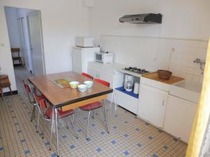 Maisons de vacances Charmante maison a 600m de la plage, 4 pers, terrasse et jardin, quartier tranquille - FR-1-540-221 : photos des chambres