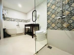 Suite Junior Nhìn Ra Vườn (Junior Suite with Garden View)
