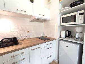 Appartements Appartement avec WIFI, terrasse, jardin, parking prive a 800m de la plage a Trebeurden - FR-1-368-386 : photos des chambres