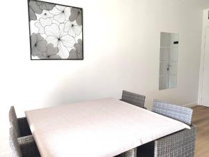 Appartements Appartement avec WIFI, terrasse, jardin, parking prive a 800m de la plage a Trebeurden - FR-1-368-386 : photos des chambres