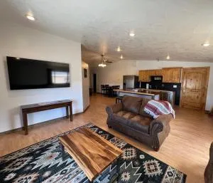 THE SNUGGLE INN - Emery