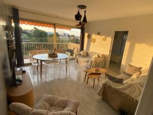 Appartement Juan-Les-Pins, 4 pieces, 80m2, Residence Luxe Piscine Tennis