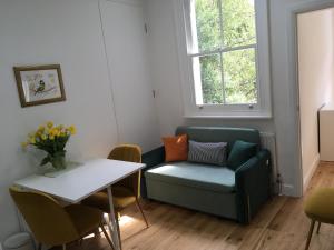 Newly refurbished 2-bedroom flat in Notting Hill