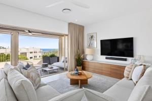 Unit 8 Nereus Stunning and Sophisticated 3 Bedroom Apartment with View