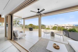 Unit 8 Nereus Stunning and Sophisticated 3 Bedroom Apartment with View