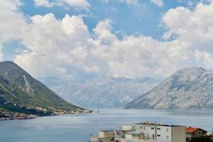 Apartment Boka with Sea View