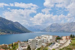 Apartment Boka with Sea View