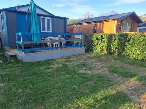 Campings Chalet pour 5 personnes equipe sur emplacement privatif dans camping 4 etoiles appartenant et gere par un particulier : photos des chambres