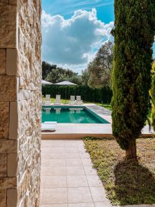 Friday Mood by Diomedes Group