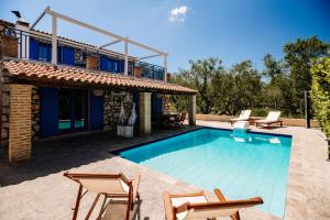 Villa Rosemarie - Luxurious Villa with Pool Just Steps Away from the Sea