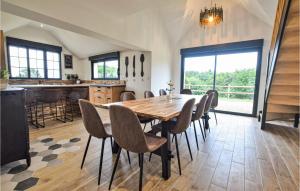 Maisons de vacances Nice Home In Courson With Wifi And 5 Bedrooms : photos des chambres