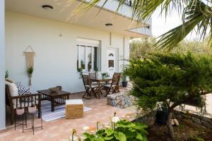 Eleannas House - 400m From the Beach