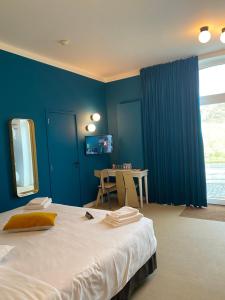 8-Bed Mixed Dormitory Room room in Domaine de Ronchinne - Maison du Jardinier