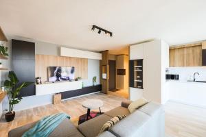 Luxury Apt. Near River & Parking