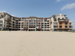 Апартамент Б306 в Обзор Бийч Резорт на първа линия с перфектен изглед към плажа!