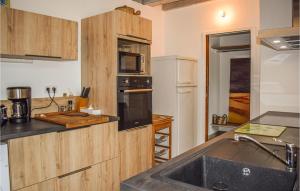Maisons de vacances 3 Bedroom Lovely Home In Plurien : photos des chambres
