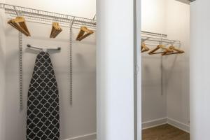 Loop Studio w Gym Pool nr Chicago Riverwalk CHI-240