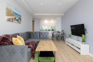 Riverfront Apartment with Air Conditioning & 5 guests & Parking by Renters