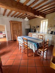 Maisons de vacances maison avec terrasse et piscine sur grand terrain : photos des chambres