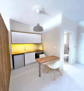 Beachfront 2-bed luxury Apartment - Agios Gordios Corfu Greece