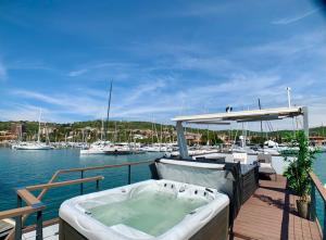 BellaVista HouseBoat Apartment Portorose