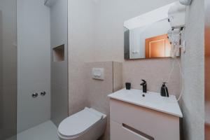 Deluxe Suite with Terrace and Sea View (20)  room in Mali Hotel Porat