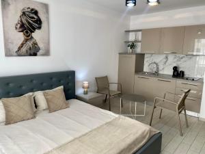 De Silva Studio Adia 4