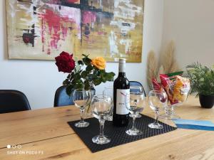 The Bright House a two-storey maisonette in Loutraki