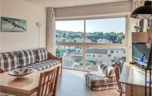 Appartements Stunning Apartment In St Mandrier Sur Mer With Wifi : photos des chambres