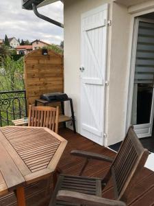 Appartements Charmant studio neuf tout equipe terrasse vue imprenable, parking facile gratuit : photos des chambres