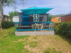 Campings Chalet pour 5 personnes equipe sur emplacement privatif dans camping 4 etoiles appartenant et gere par un particulier : photos des chambres