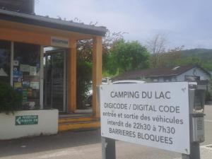 Campings Chalet pour 5 personnes equipe sur emplacement privatif dans camping 4 etoiles appartenant et gere par un particulier : photos des chambres