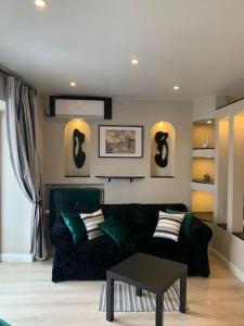 Wonderful University Studio