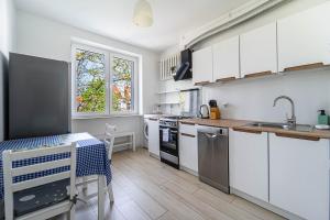 Wiktorska Blue Studio by BookingHost