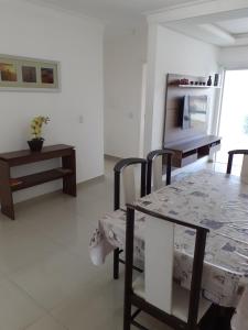 Belo e Amplo Apartamento, Área Central da Praia dos Ingleses