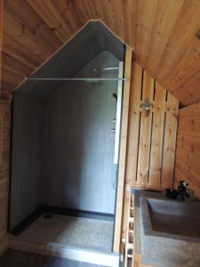 Chalets CHALET ATYPIQUE LOLA type KOTA location en gite : photos des chambres