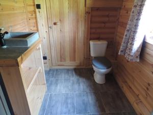 Chalets CHALET ATYPIQUE LOLA type KOTA location en gite : photos des chambres