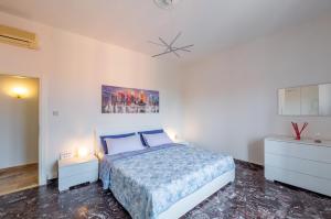 GuestHost - Ospedale SantOrsola Pizzardi White Apartment
