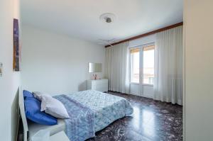 GuestHost - Ospedale SantOrsola Pizzardi White Apartment