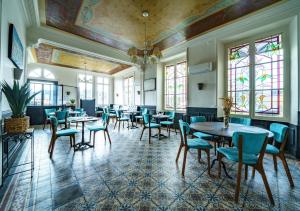 Hotels Logis Le Grand Hotel : photos des chambres